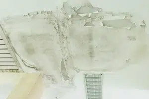 damages walls due to commercial roof leaks