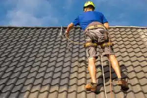 Applying elastomeric roof coating