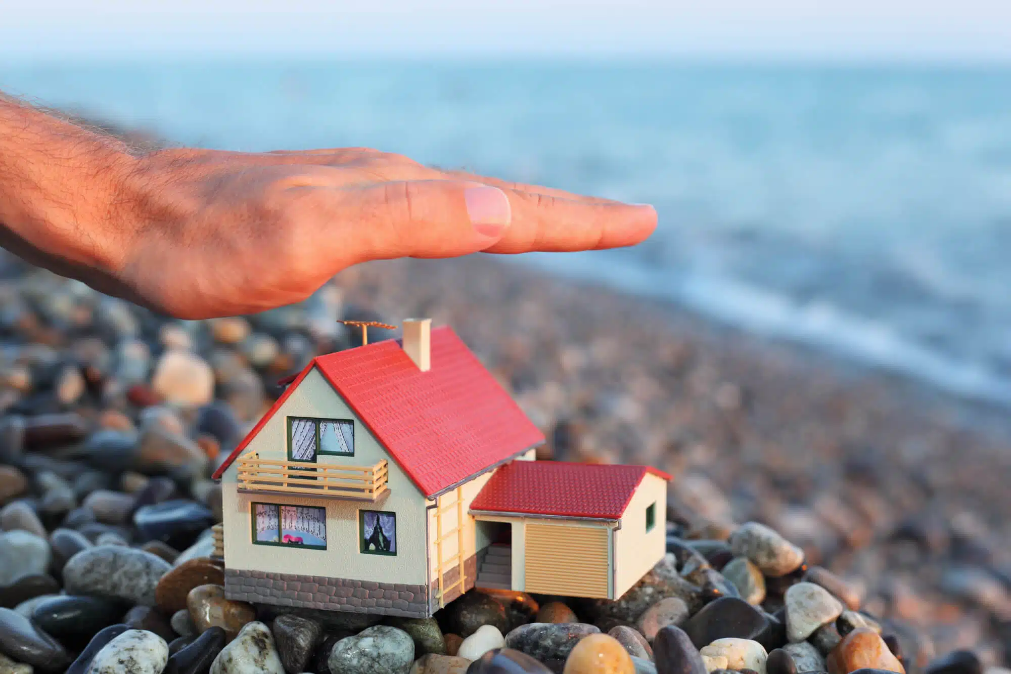 roof insurance concept
