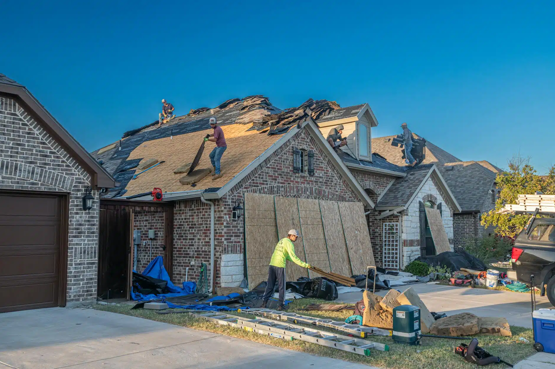 new roof replacement on suburban New Orleans home